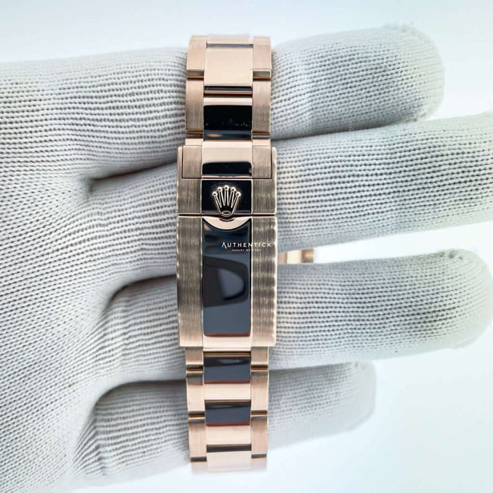 Rolex Cosmograph Daytona 40mm Everose Black Dial 116505