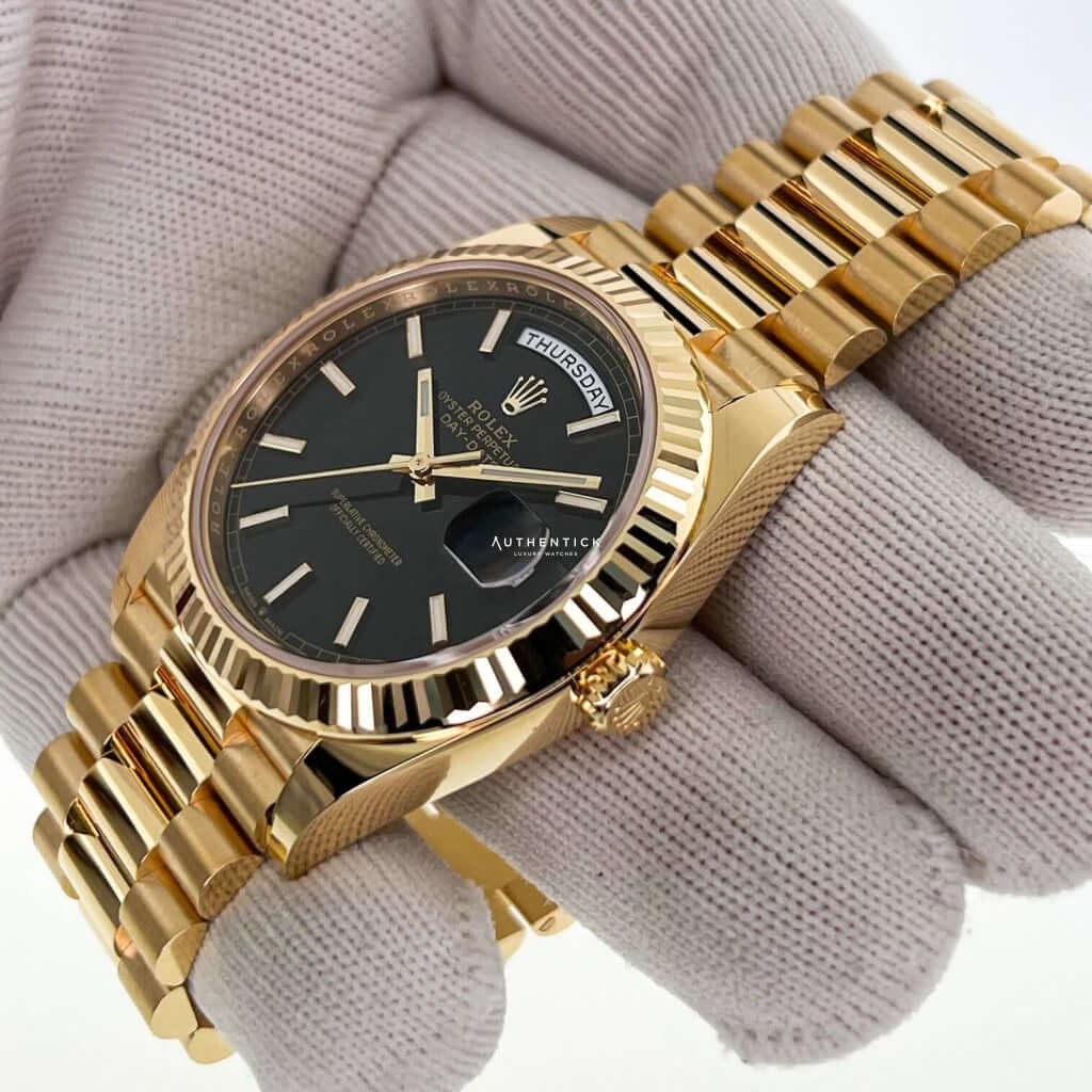 Day date 40 yellow gold black dial Outlet